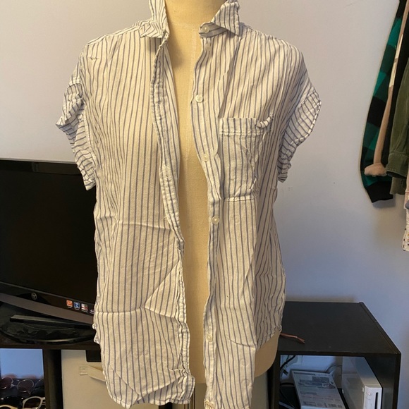 Striped button down AE - Picture 2 of 2